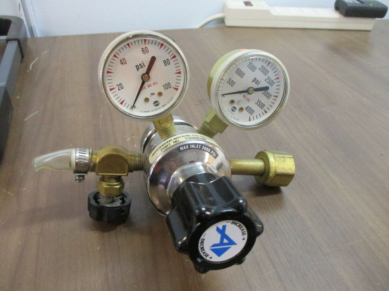 Advanced Specialty Gas Equipment Gas Regulator TSA80580 3000PSI Used