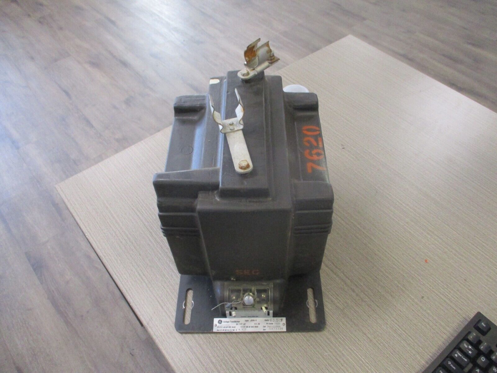 GE Type JVM-5 Voltage Transformer 765X21G60 1500VA Pri :7620V Ratio 63.5:1 Used
