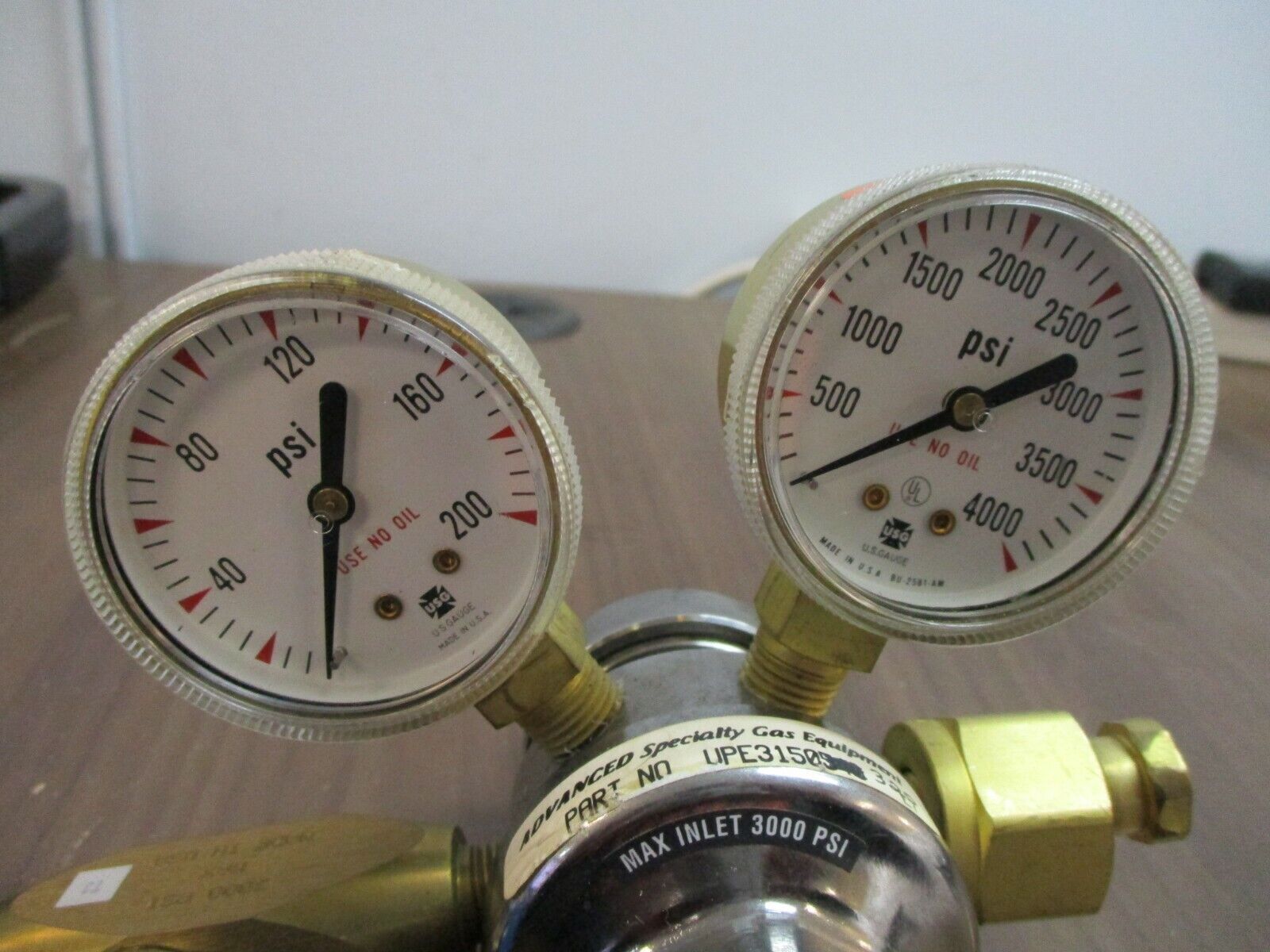 Advanced Specialty Gas Regulator Gas Regulator UPE3150320 3000PSI Used