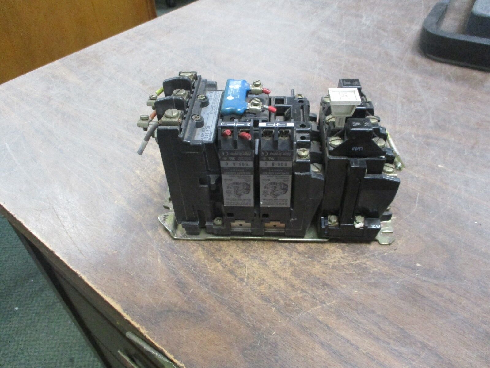 Allen-Bradley Size 1 Starter 509-B0D 120V Coil 27A 600V Used