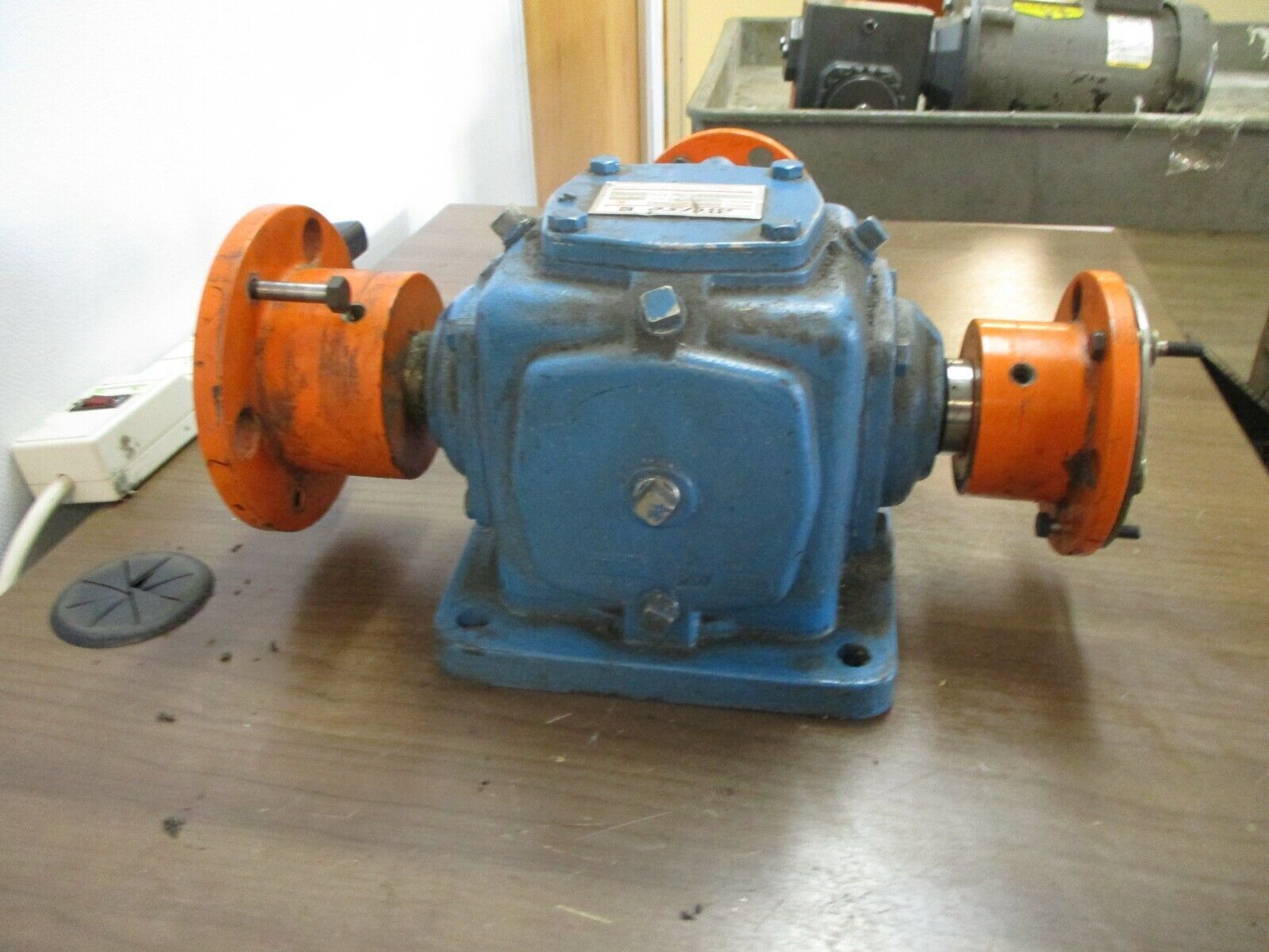 Emerson Morse Spiral Bevel Reducer 6M 1-LR-5 Ratio 1:1 22.03HP In 1800RPM Used