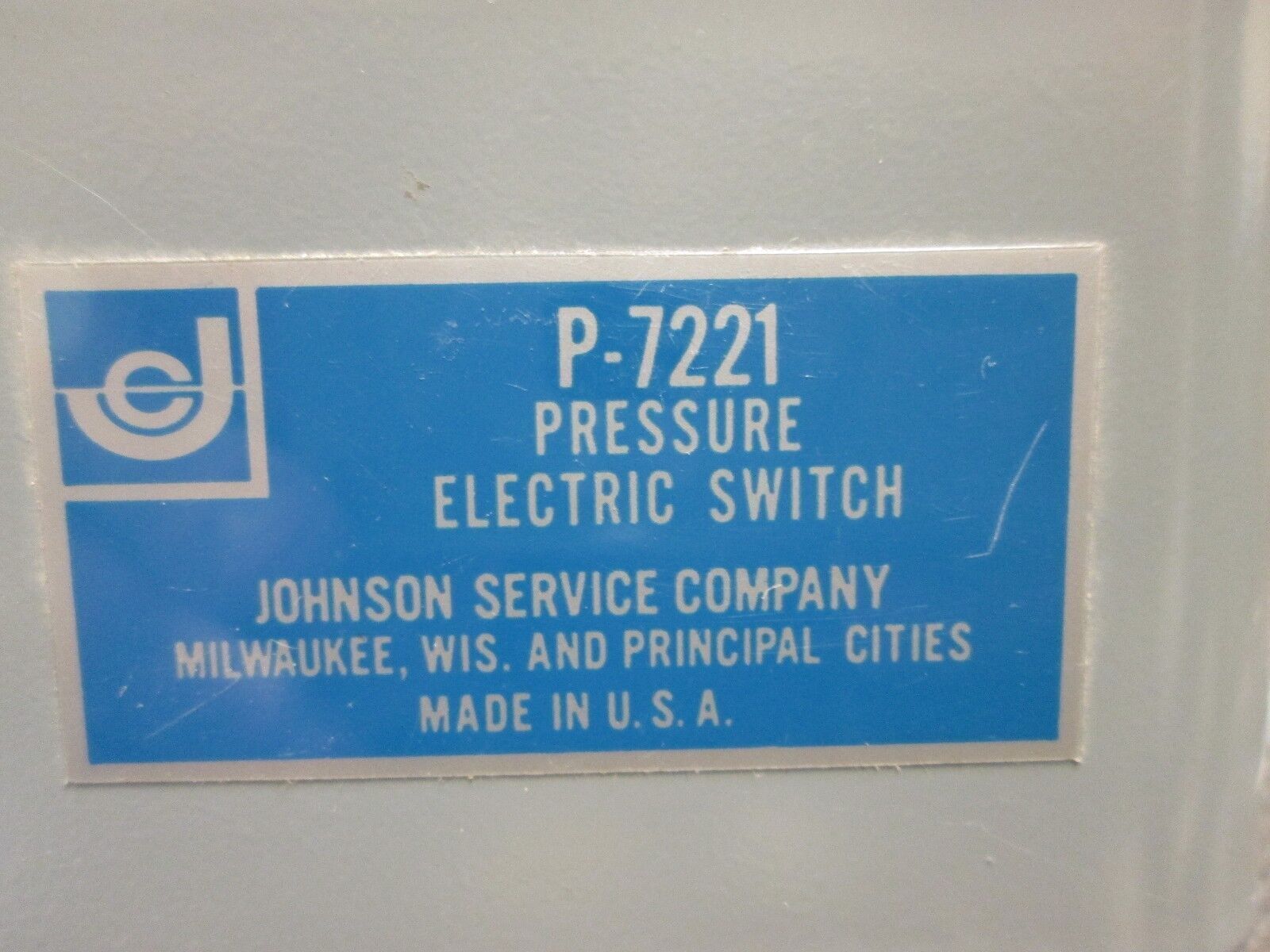Johnson Service Co. Pressure Electric Switch P-7221 w/ 30 PSIG Pressure Gauge
