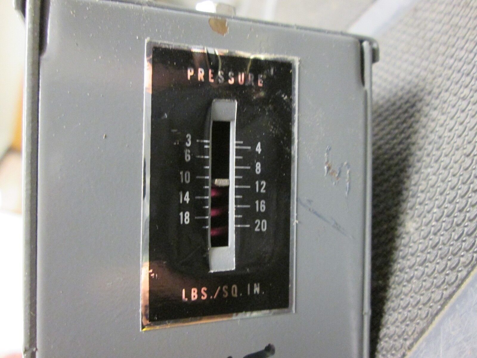 Johnson Service Co. Pressure Electric Switch P-7221 w/ 30 PSIG Pressure Gauge