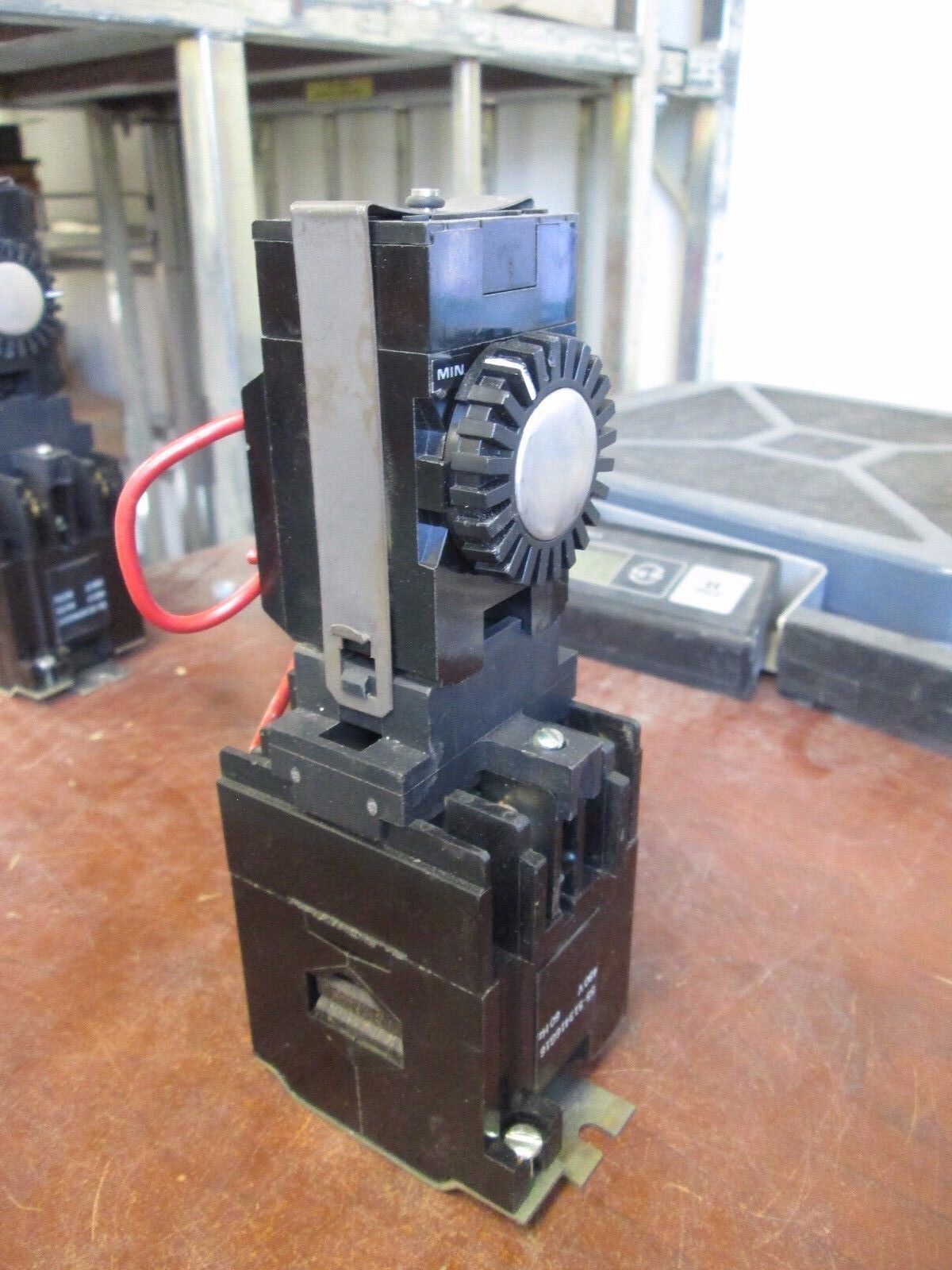 GE Industrial Relay CR120B04022 w/ CR122BX1BA Pneumatic Timer 480V Coil Used