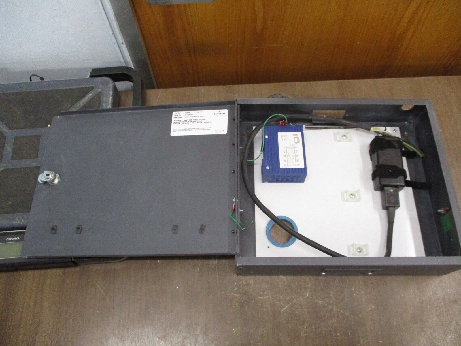 Emerson Liebert Network Switch VNSA8 Rev. 4 8-Port *No Key* Used