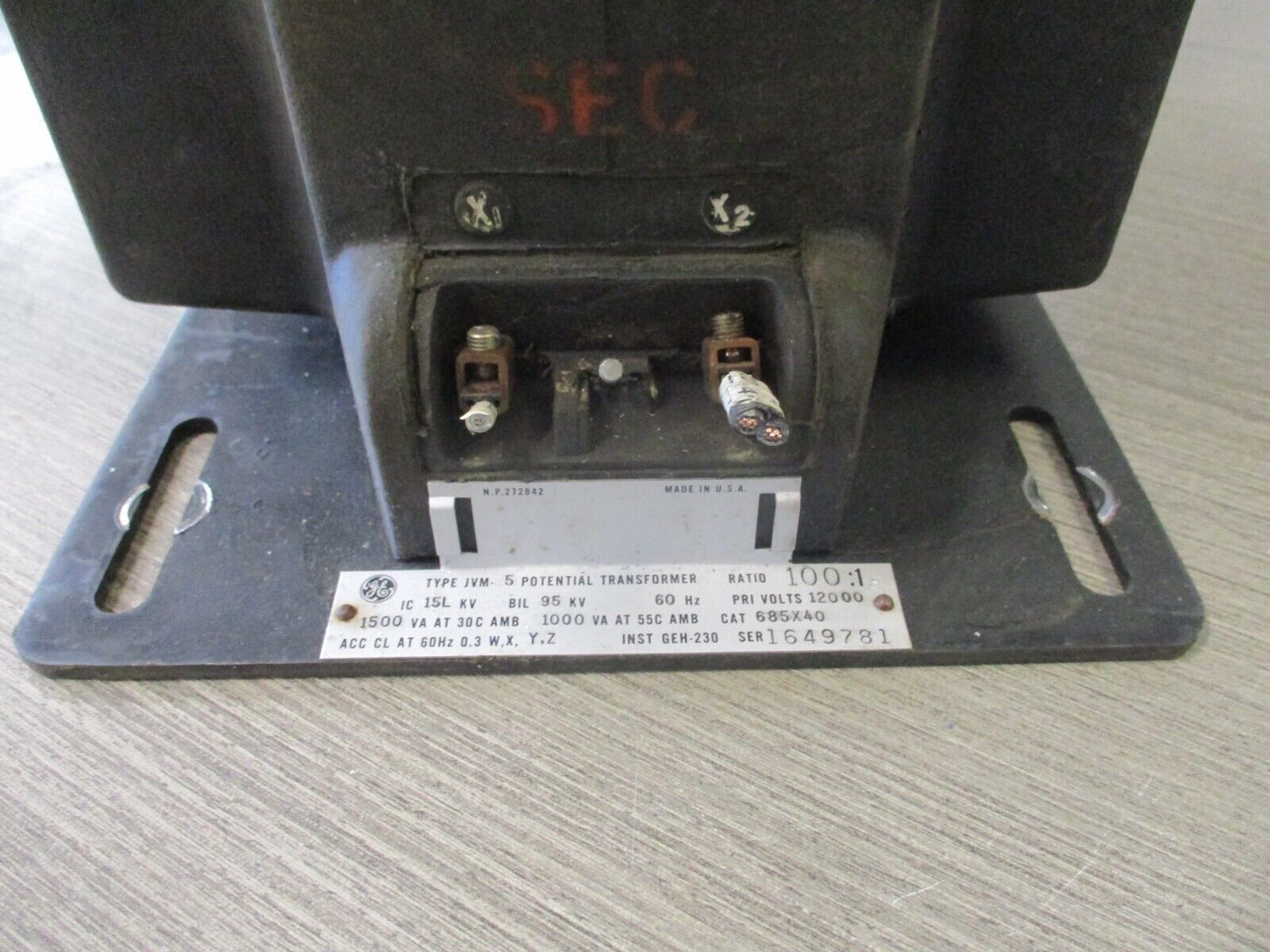 GE Type JVM-5 Potential Transformer 685X40 Ratio 100:1 Pri:12KV 1.5KVA 60HZ Used