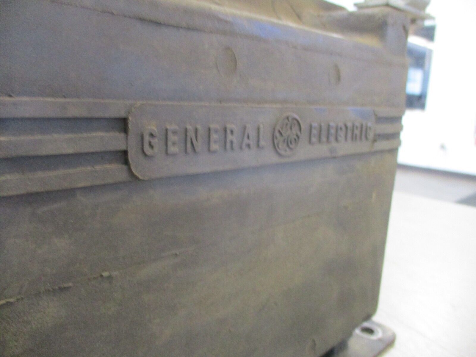 GE Type JVM-5 Potential Transformer 685X40 Ratio 100:1 Pri:12KV 1.5KVA 60HZ Used