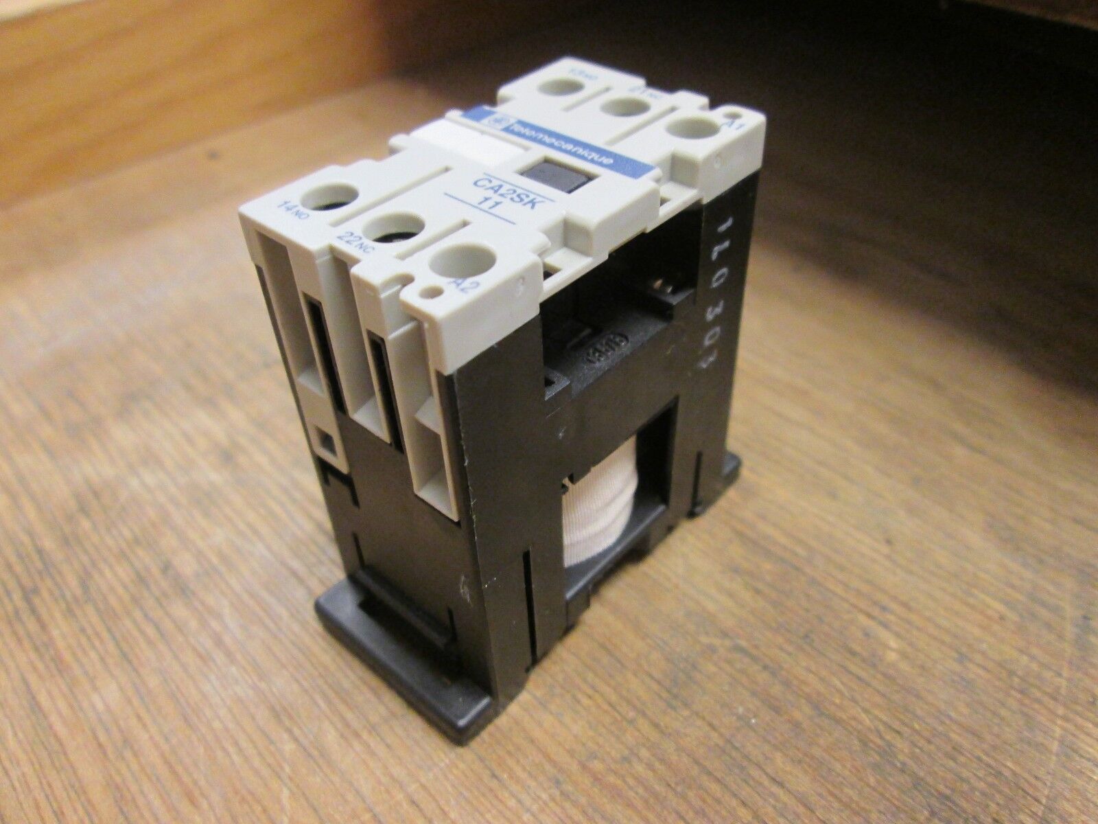 Telemecanique Control Relay CA2SK11 10A 500V 24V Coil Used