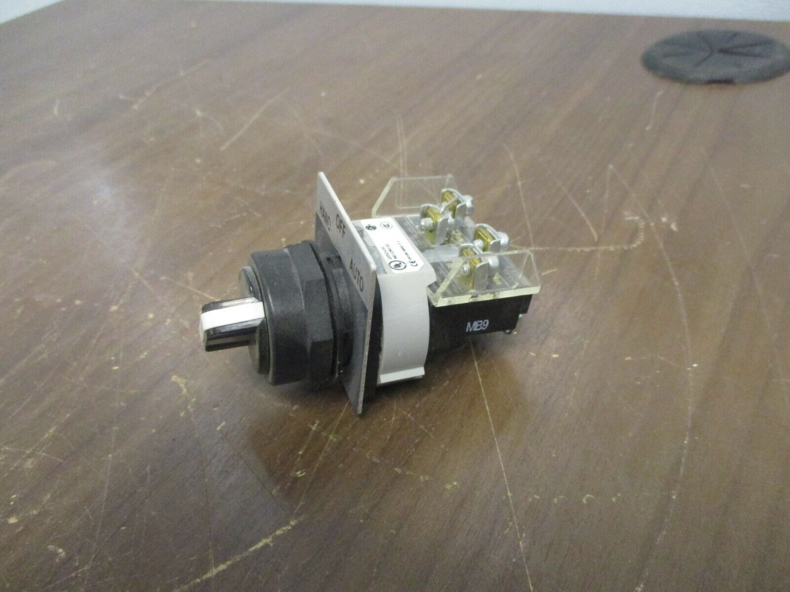 Allen-Bradley Selector Switch 800H-JR2KB7XAXX Ser. F Type 4,4X,13 Used