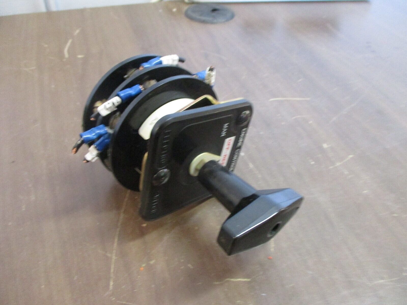 Electroswitch Series 24 Engine Control Rotary Switch 24202B Manual / Off / Auto