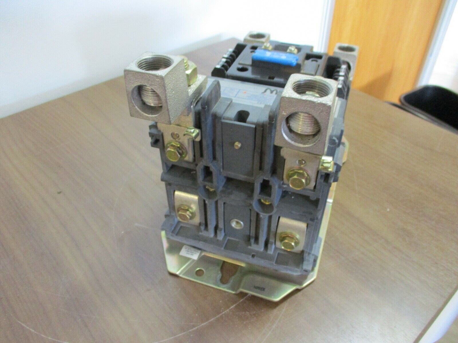 Allen-Bradley, size 5 lighting contactor, part#:500FL-FOD92, 115-120v coil, 300A