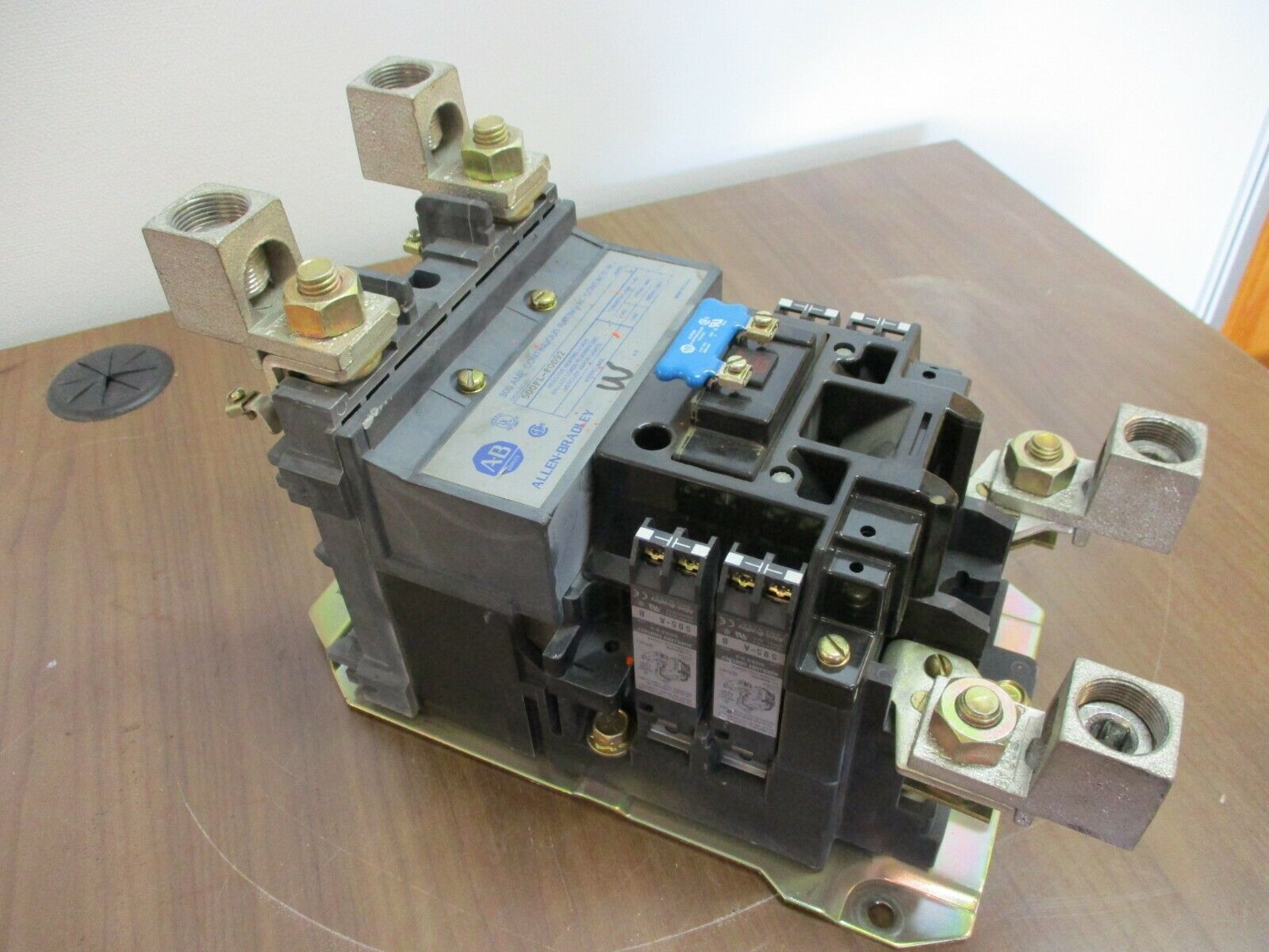 Allen-Bradley, size 5 lighting contactor, part#:500FL-FOD92, 115-120v coil, 300A