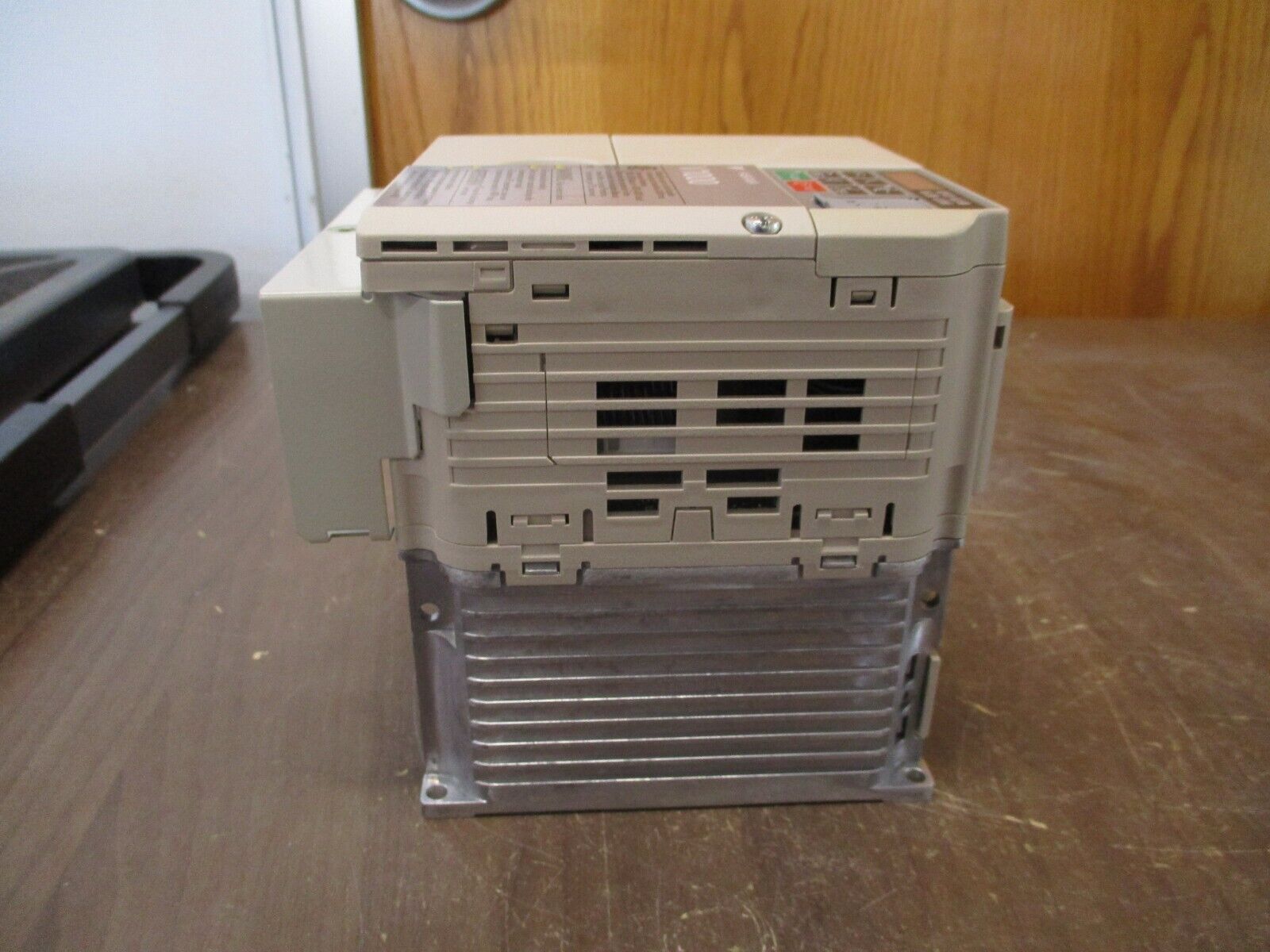 Yaskawa V1000 AC Drive CIMR-VU4A0011FAA Rev. C 7.5HP 380-480V New Surplus