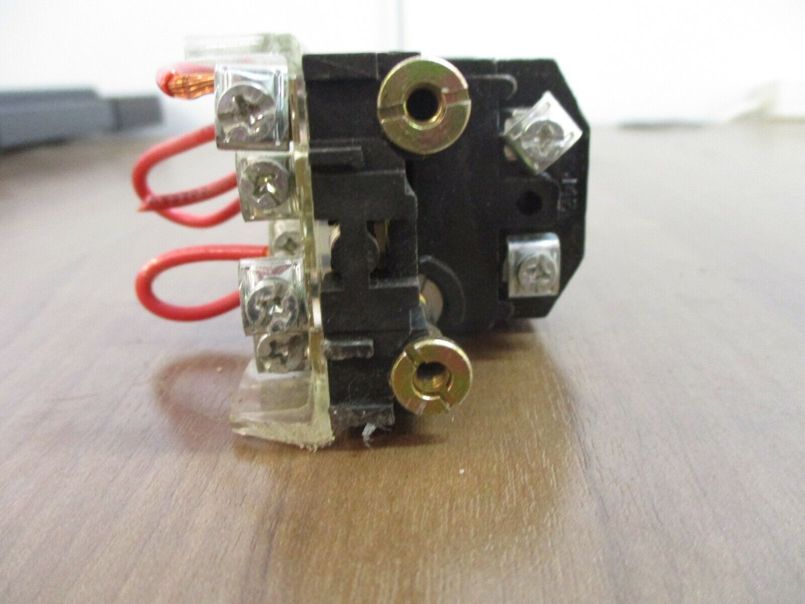 Allen-Bradley Illuminated Selector Switch 800H-16HRR17KB6AX Ser. F 120V 50/60Hz