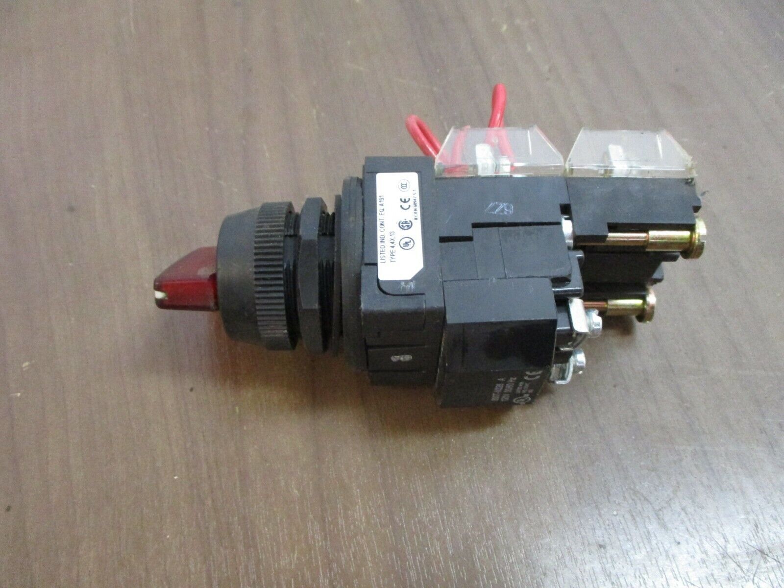 Allen-Bradley Illuminated Selector Switch 800H-16HRR17KB6AX Ser. F 120V 50/60Hz