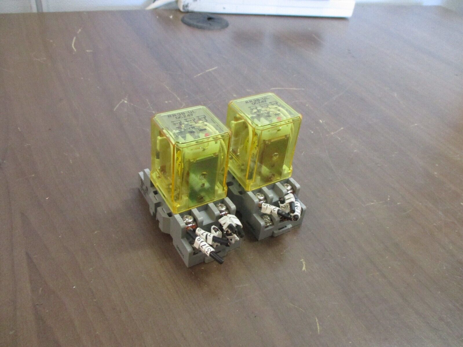 IDEC Relay RR3B-UL-DC24V 24VDC w/ Base *Lot of 2* Used
