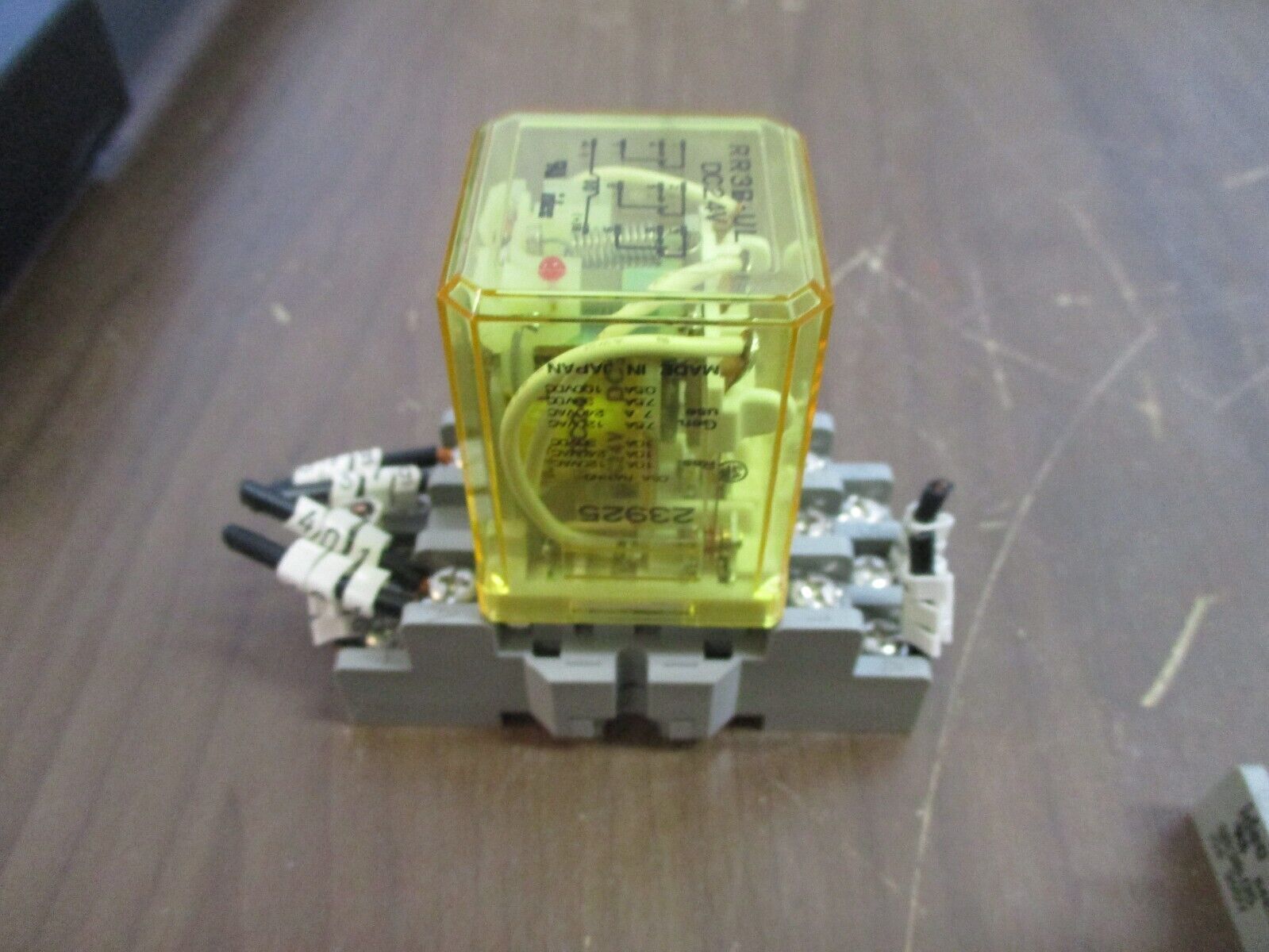 IDEC Relay RR3B-UL-DC24V 24VDC w/ Base *Lot of 2* Used