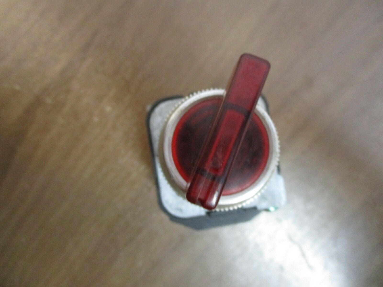 Allen-Bradley Illuminated Selector Switch 800T-16JR17KB7AX Ser. U 120V 0.90W Red
