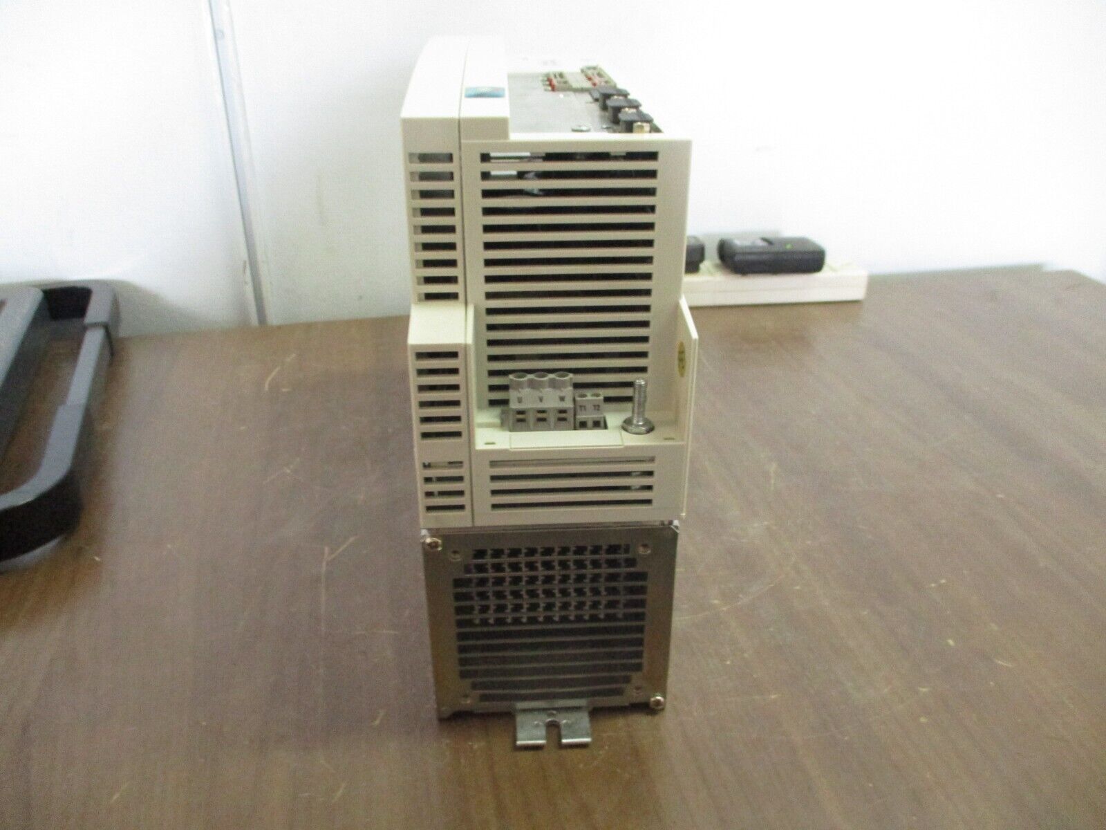 Lenze Servo Drive EVF9323-EV *Missing X7 Port* Used