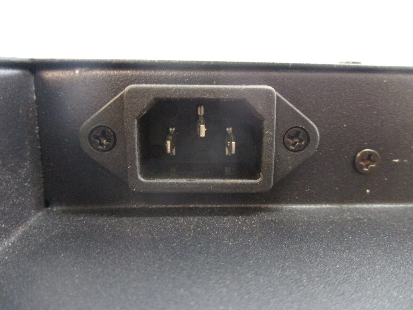 User CCTV LCD Monitor US-M1901P 19" 100-240VAC *No Power Cord* Used