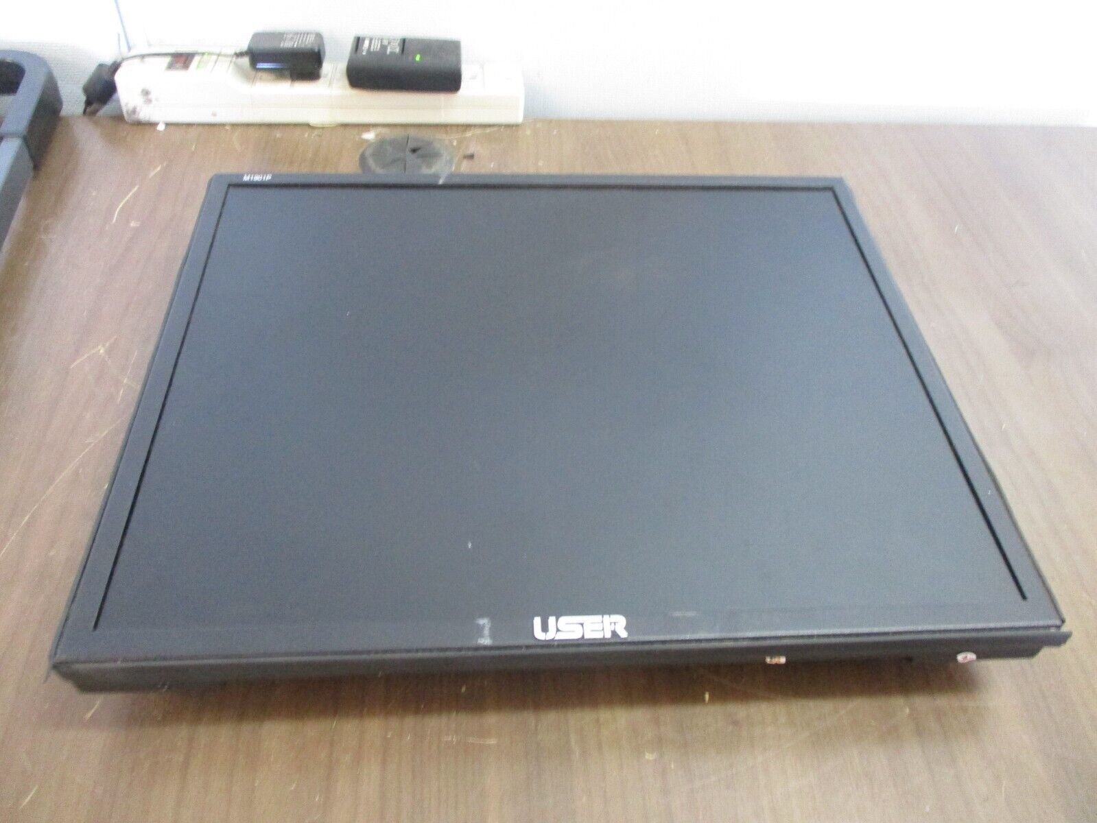 User CCTV LCD Monitor US-M1901P 19" 100-240VAC *No Power Cord* Used