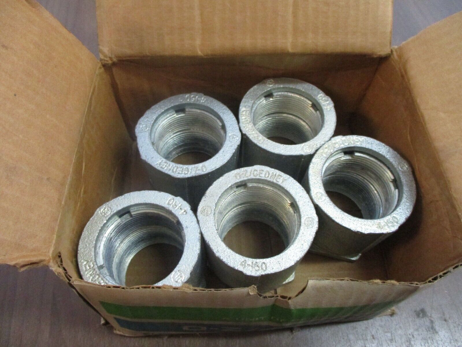 O-Z/Gedney 3-Piece Conduit Coupling 4-150 Size: 1 1/2" *Box of 5* New Surplus