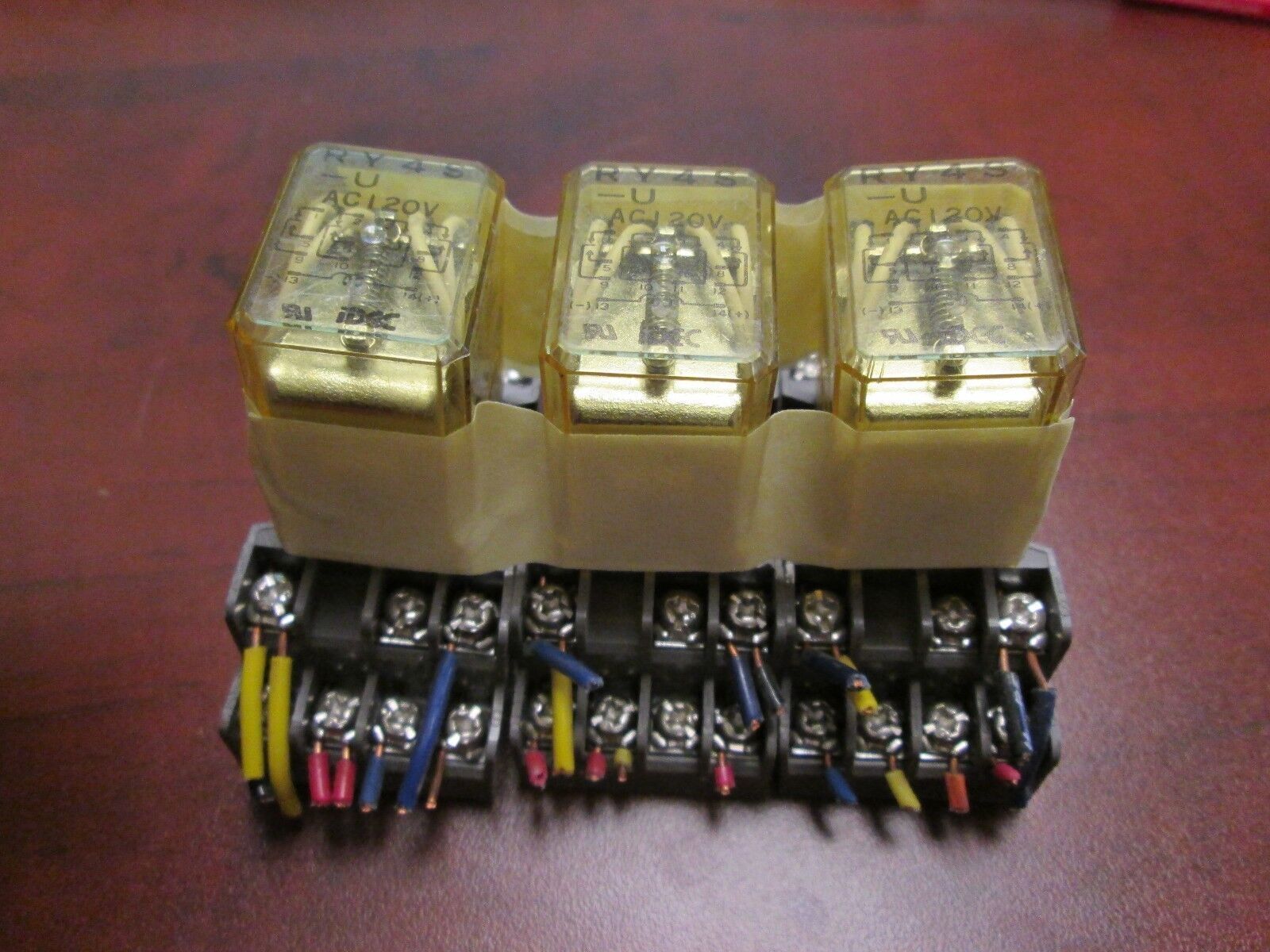 IDEC Relay RY4S on base SY4S-02 Set of 3 Used