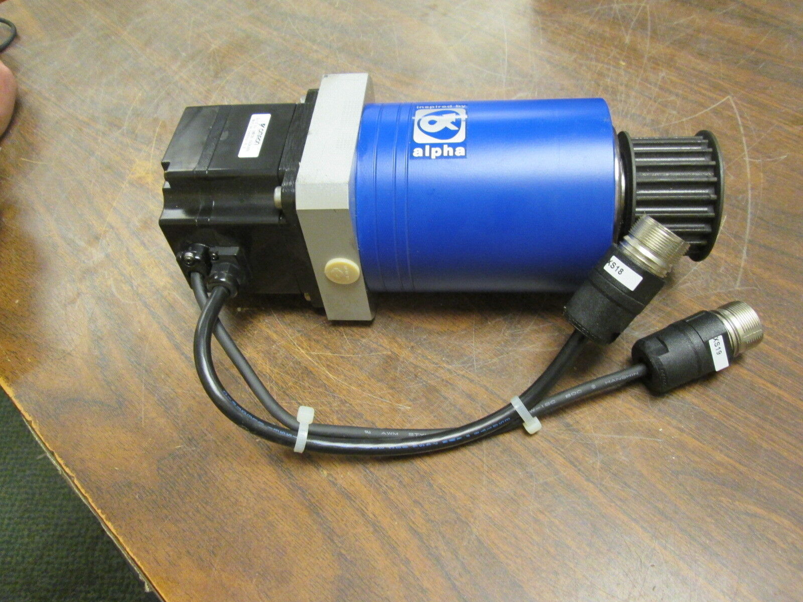 Omron AC Servo Motor w/ Reducer SGMPH-02AAA61D-0Y 200W 3000RPM 200V 2A Used