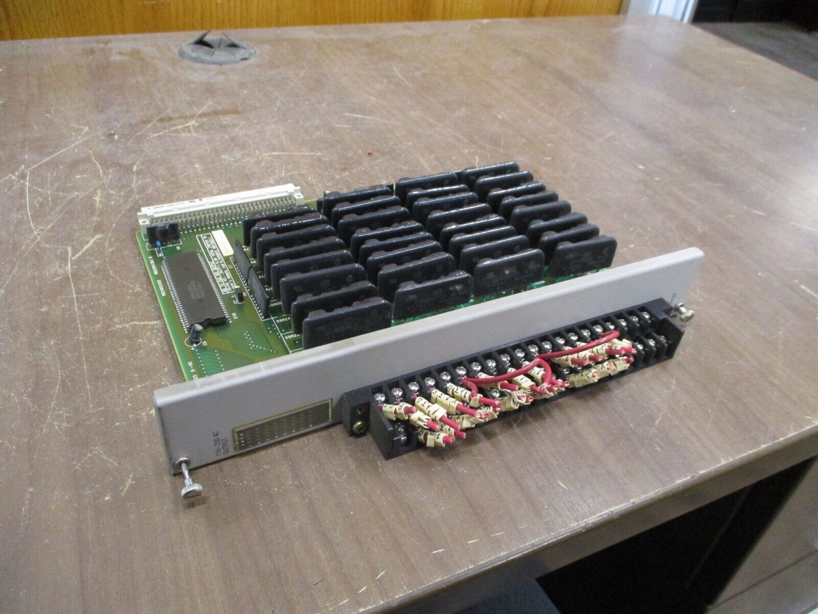 Siemens Output Module 505-4832 110-220VAC Used