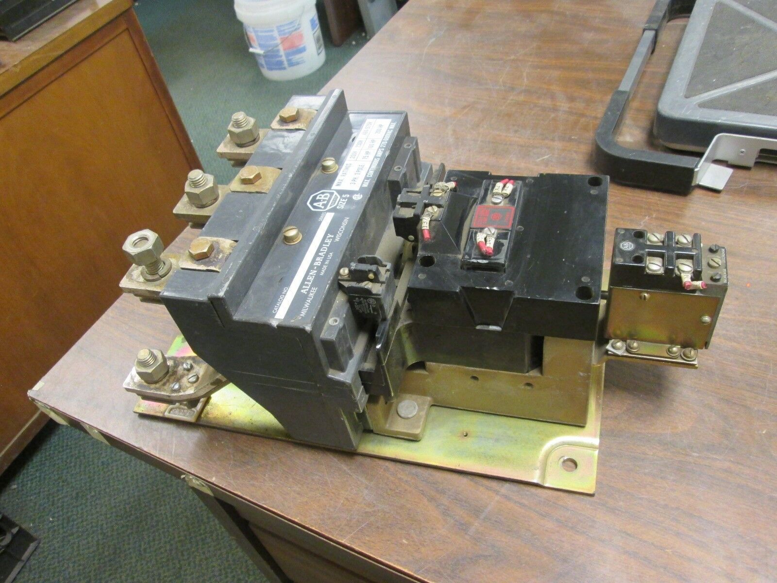 Allen-Bradley Size 5 Contactor 509-F0B Size 5 270A Max 3P 3Ph 120V Coil Used