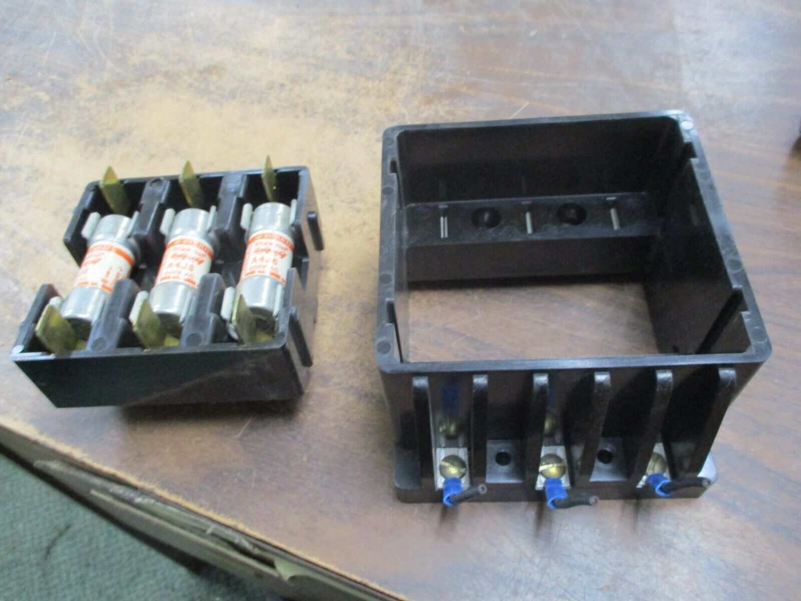 Misc. Brand Fuse Pullout Switch 15A 600V w/ (3) 6A Fuses Used