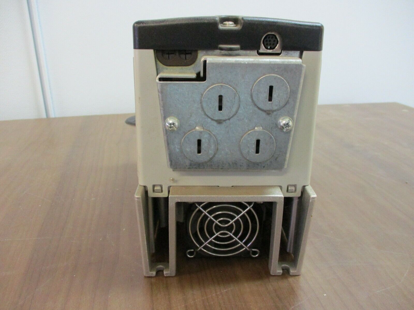 Allen-Bradley PowerFlex 70 AC Drive 20AD2P1A0NYNNNC0 1HP 3Ph *No Keypad* Used
