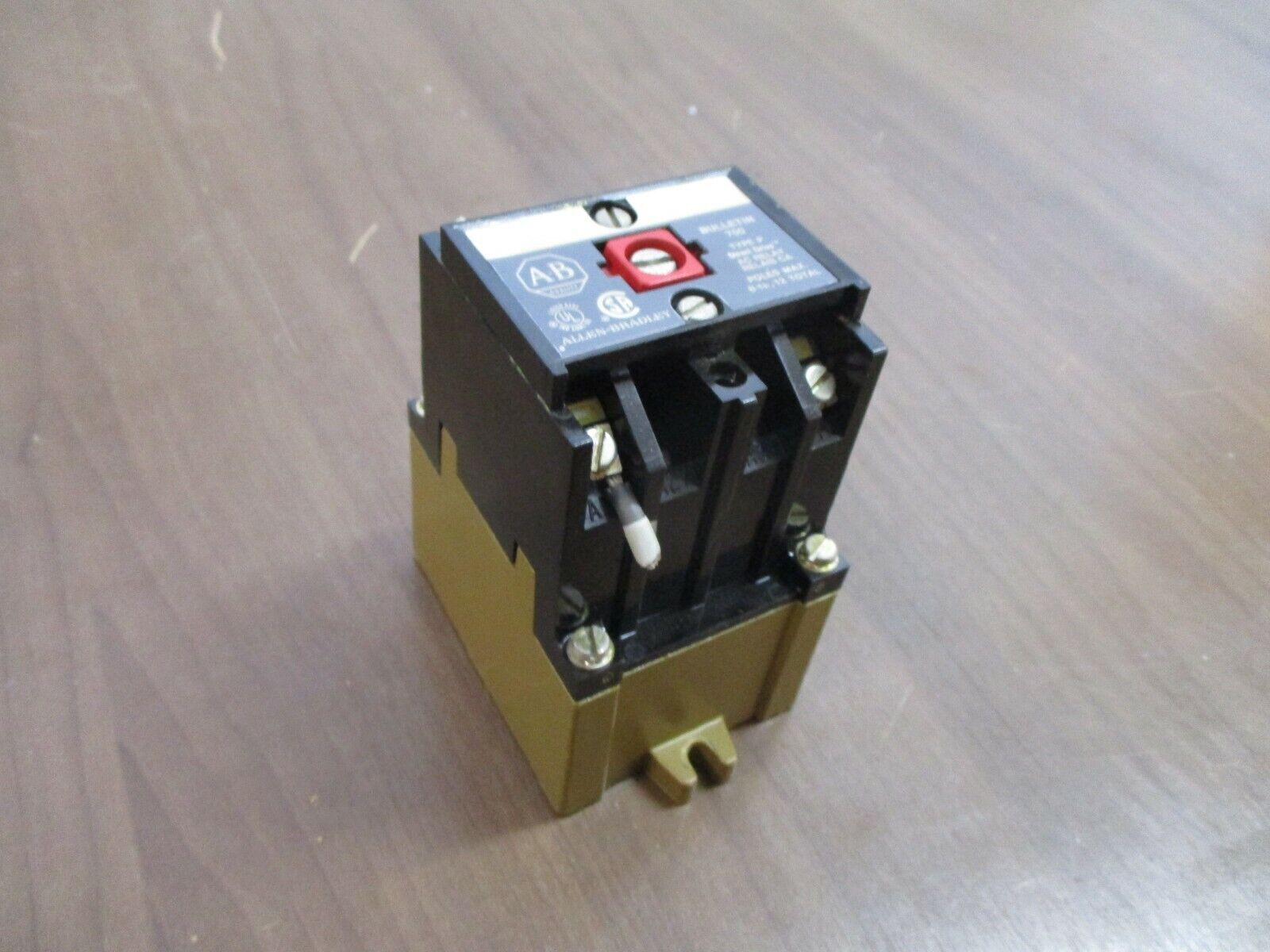Allen-Bradley Relay 700-P400A24 Ser. A 24V Coil Used