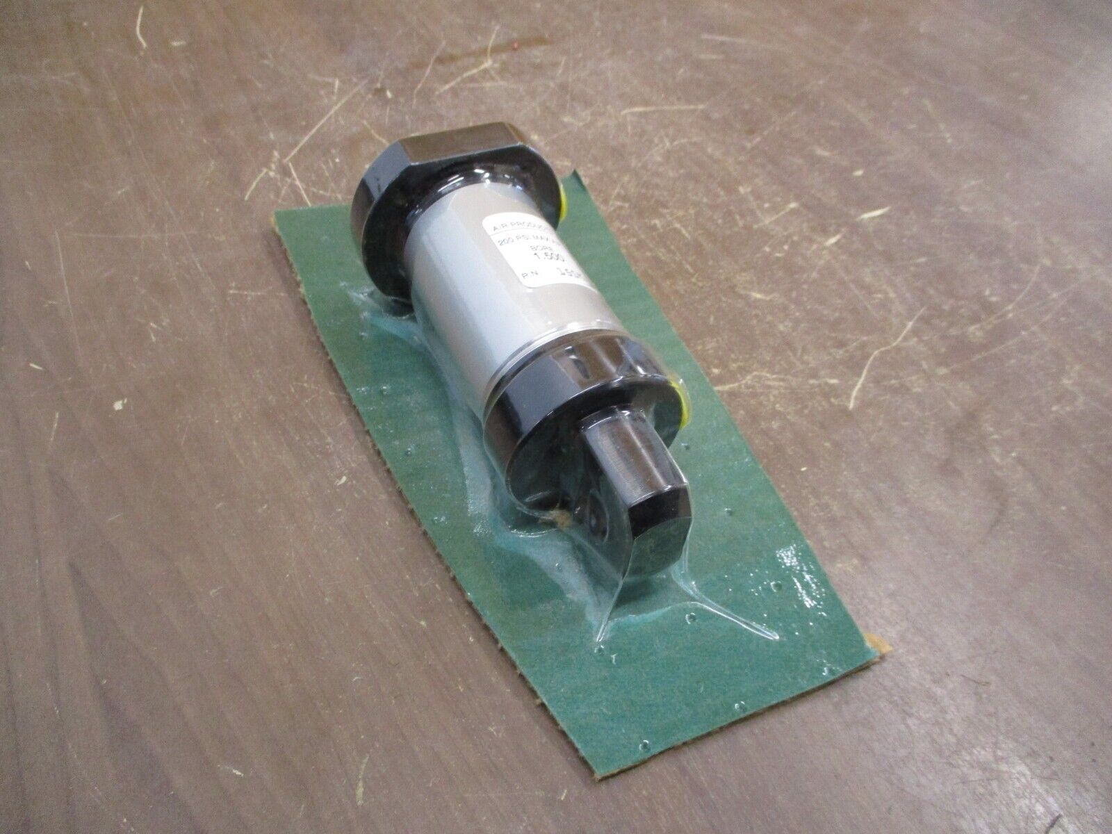 Aurora Pneumatic Air Cylinder 15SMA16C12EM8NP 200 PSI Max Used