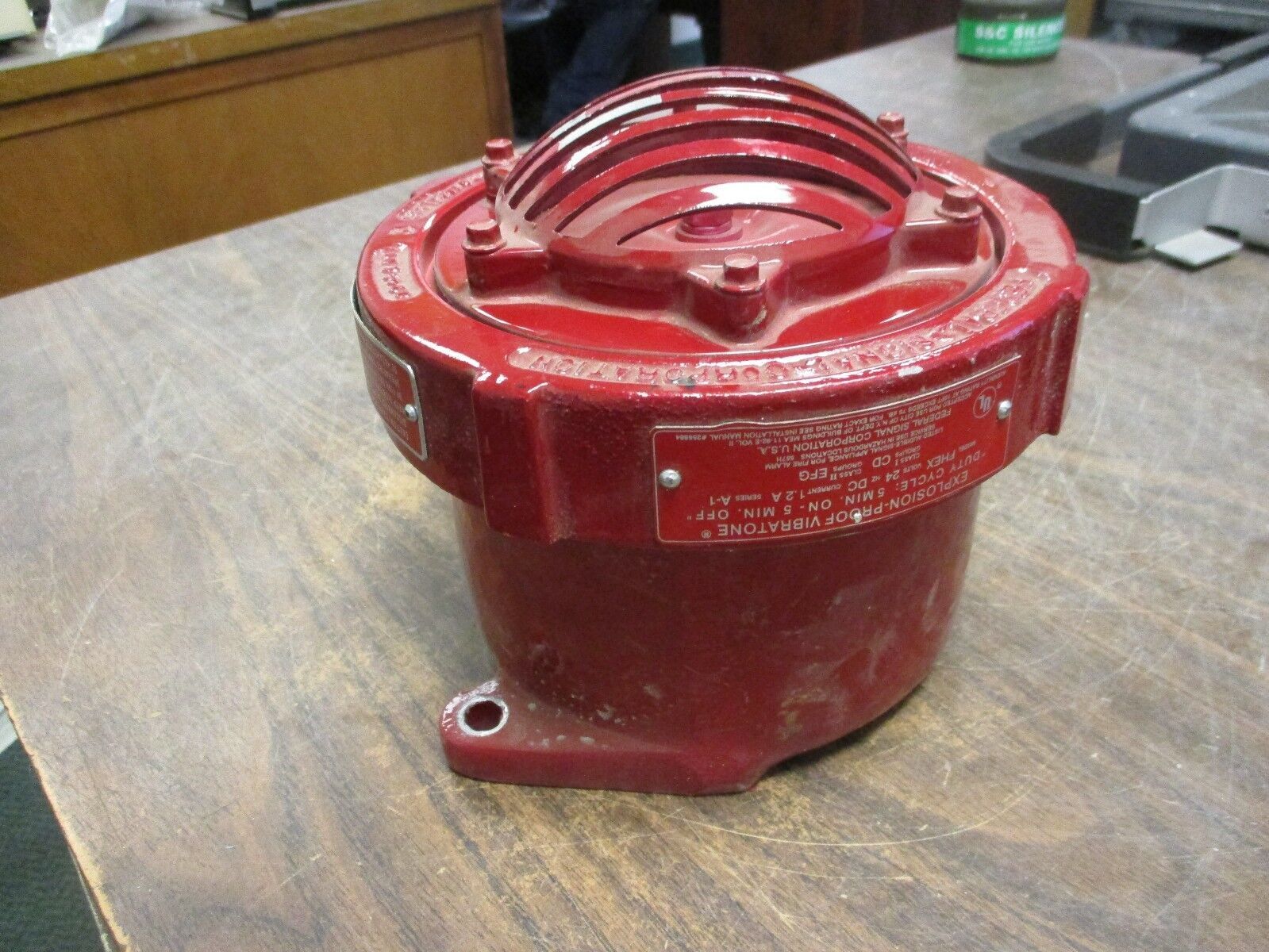 Federal Signal Explosion-Proof Vibratone Horn FHEX 24VDC 1.2A Ser. A-1 Used