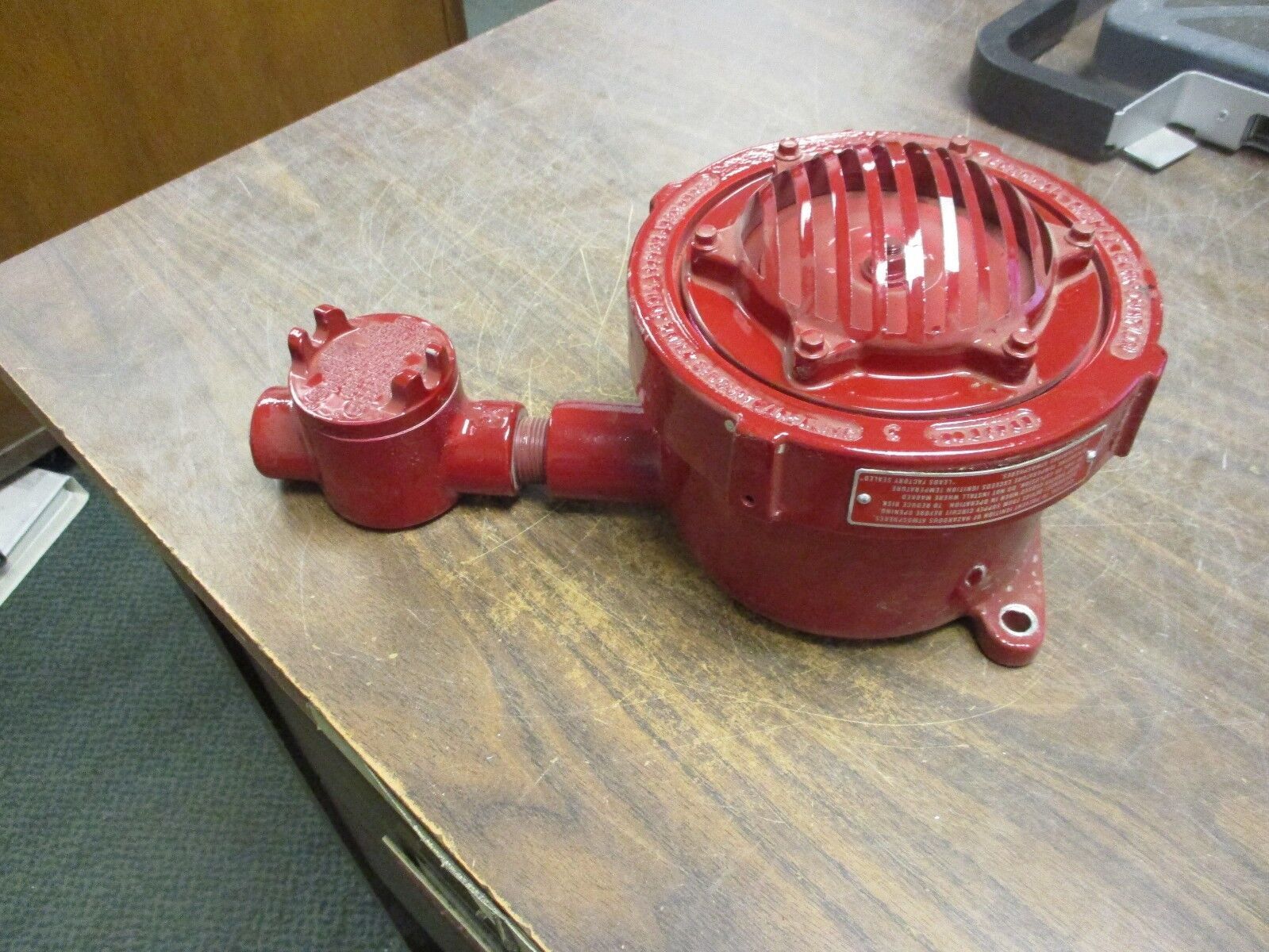 Federal Signal Explosion-Proof Vibratone Horn FHEX 24VDC 1.2A Ser. A-1 Used