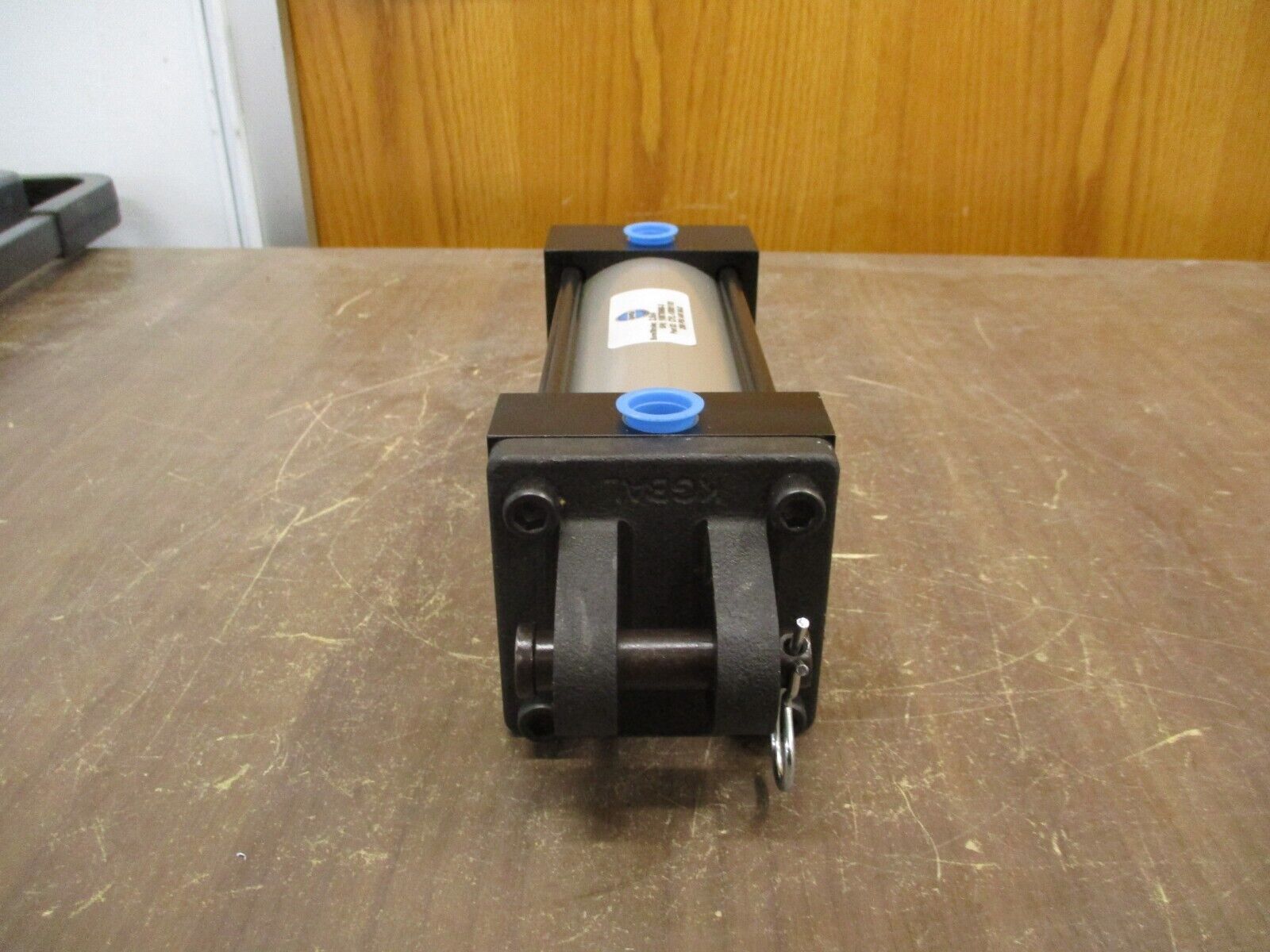 Bimba Pneumatic Air Cylinder CYL-10081181 250PSI Bore/Stroke: 2.5 x 4 *No Box*
