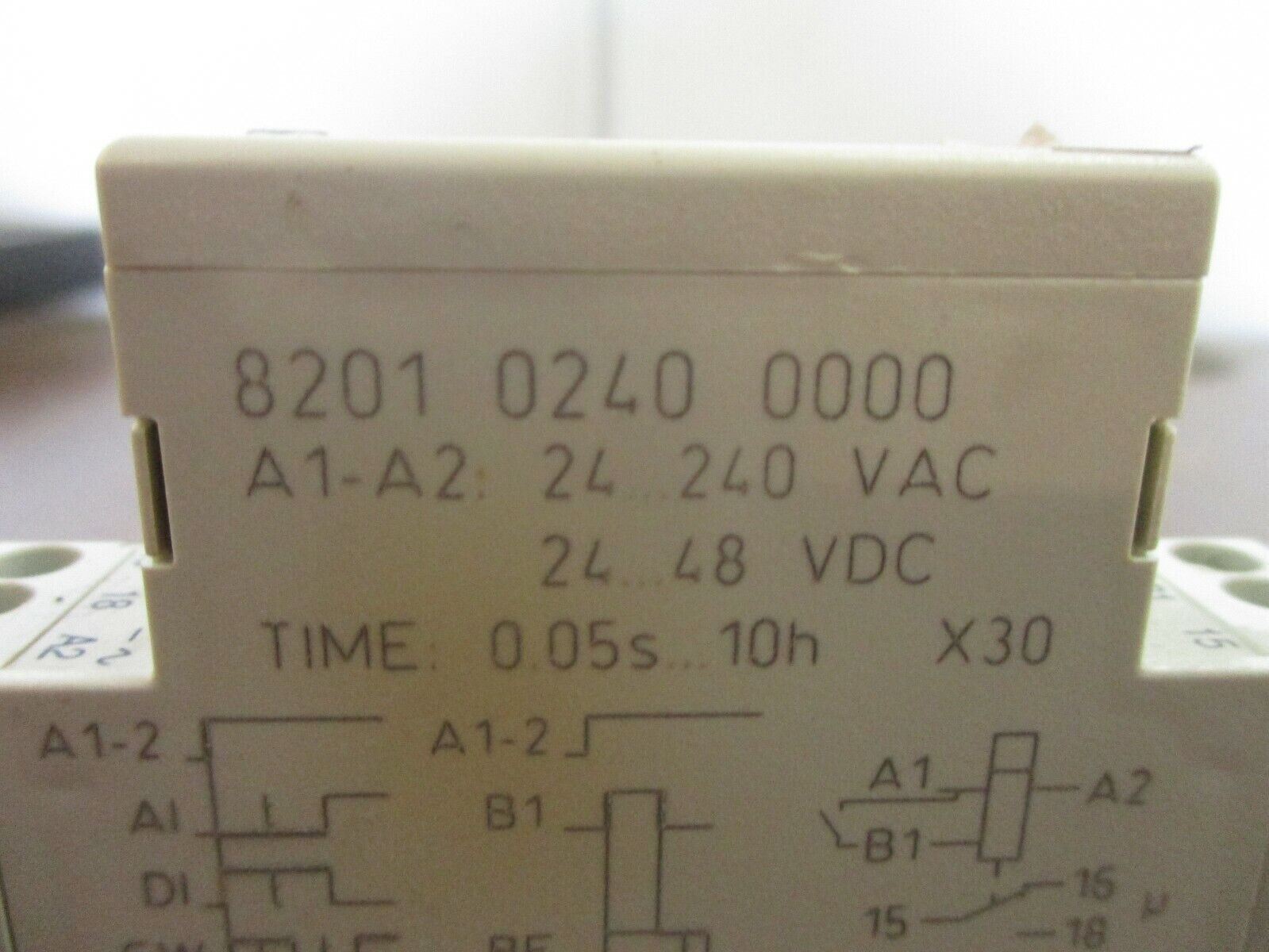 Finder Time Delay Relay 8201 0240 0000 Time: 0.05s-10h Used