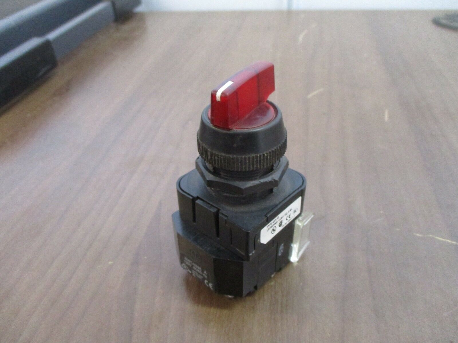 Allen-Bradley Illuminated Selector Switch 800H-16HRG17KB6AX Ser. F 120V 50/60Hz