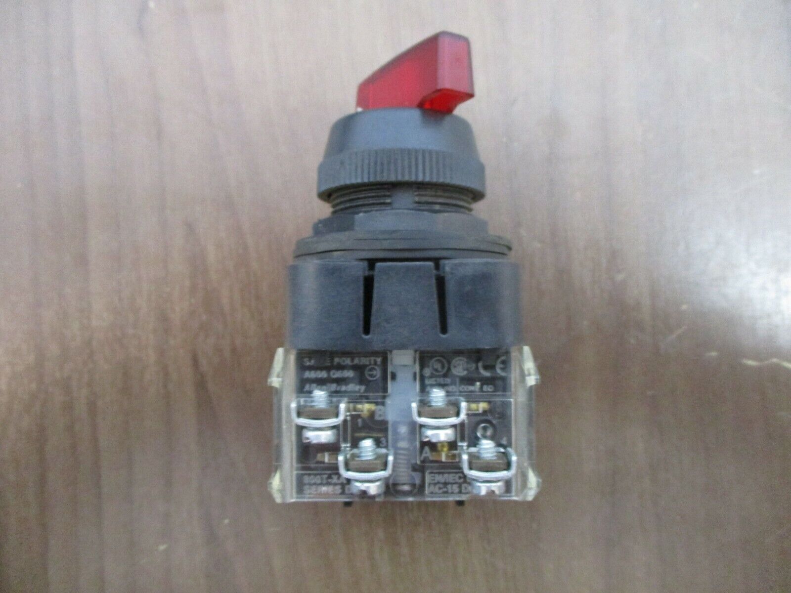 Allen-Bradley Illuminated Selector Switch 800H-16JRR17KB7AX Ser. F 120V 50/60Hz