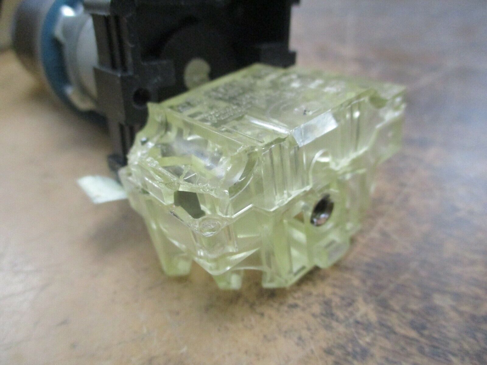 EGS EP Series Pilot Light EPTAE 120/240V 6W Amber *Chipped* New Surplus