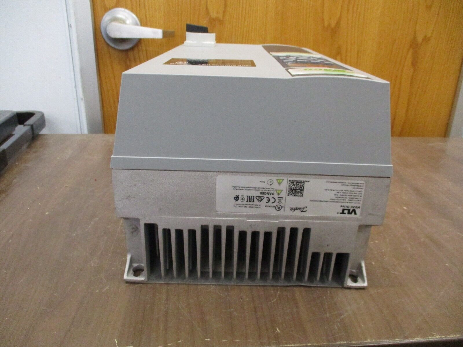 Danfoss VLT AC Drive 131Z0832 3HP 3Ph Output: 3x0-Vin 0-590Hz 4.8A w/ Keypad