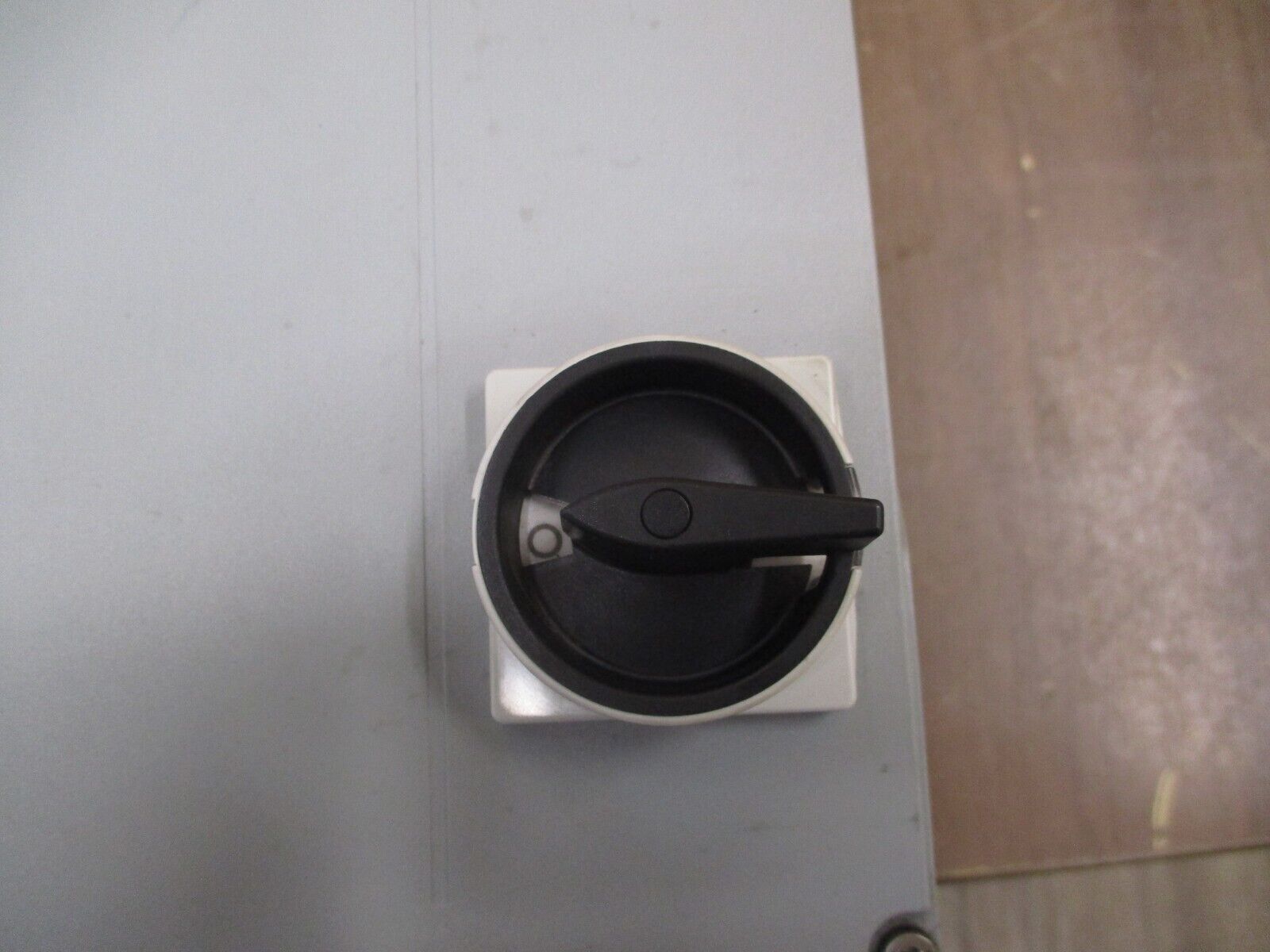 Danfoss VLT AC Drive 131Z0832 3HP 3Ph Output: 3x0-Vin 0-590Hz 4.8A w/ Keypad