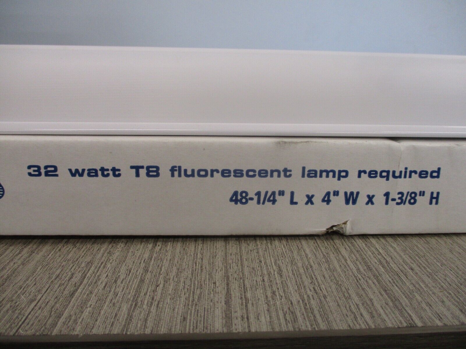 American Fluorescent Under Cabinet Direct-Wire Light T8U 32 48" 32W T8
