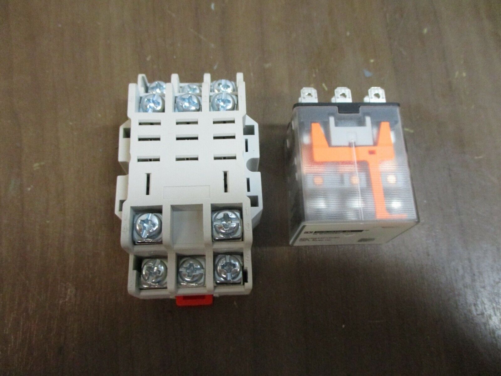 Square D Relay 8501RS43P14V20 Ser. D 120V 50/60Hz w/ Base Used