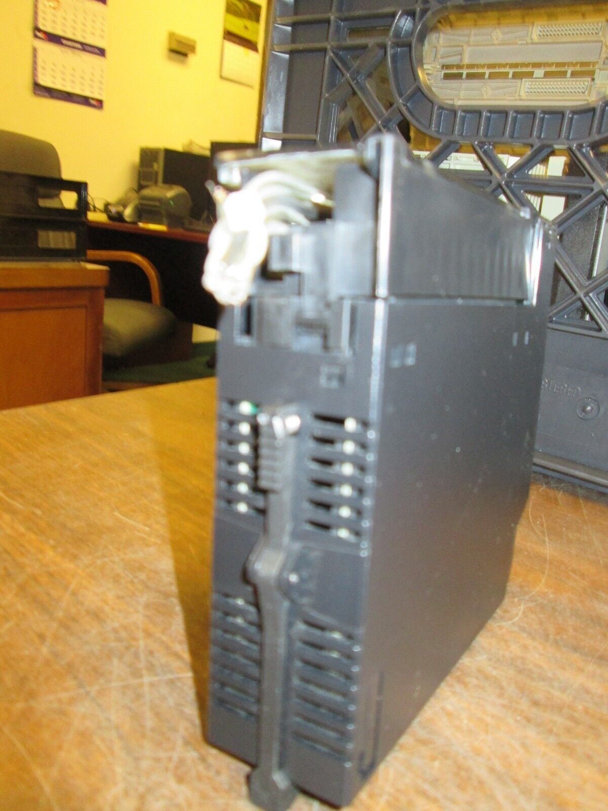 GE Fanuc Analog Input IC693ALG22IJ 4Pt Current Used - broken mounting point