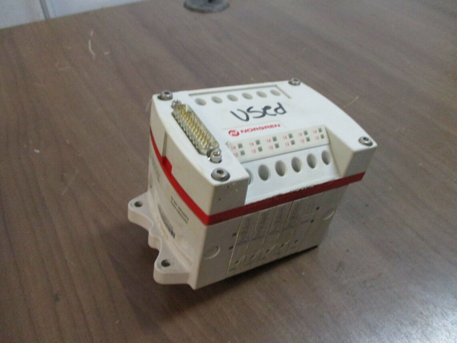 Norgren VM10 Series Valve Island VM100603205 (4) ND4U (1) B000 Used