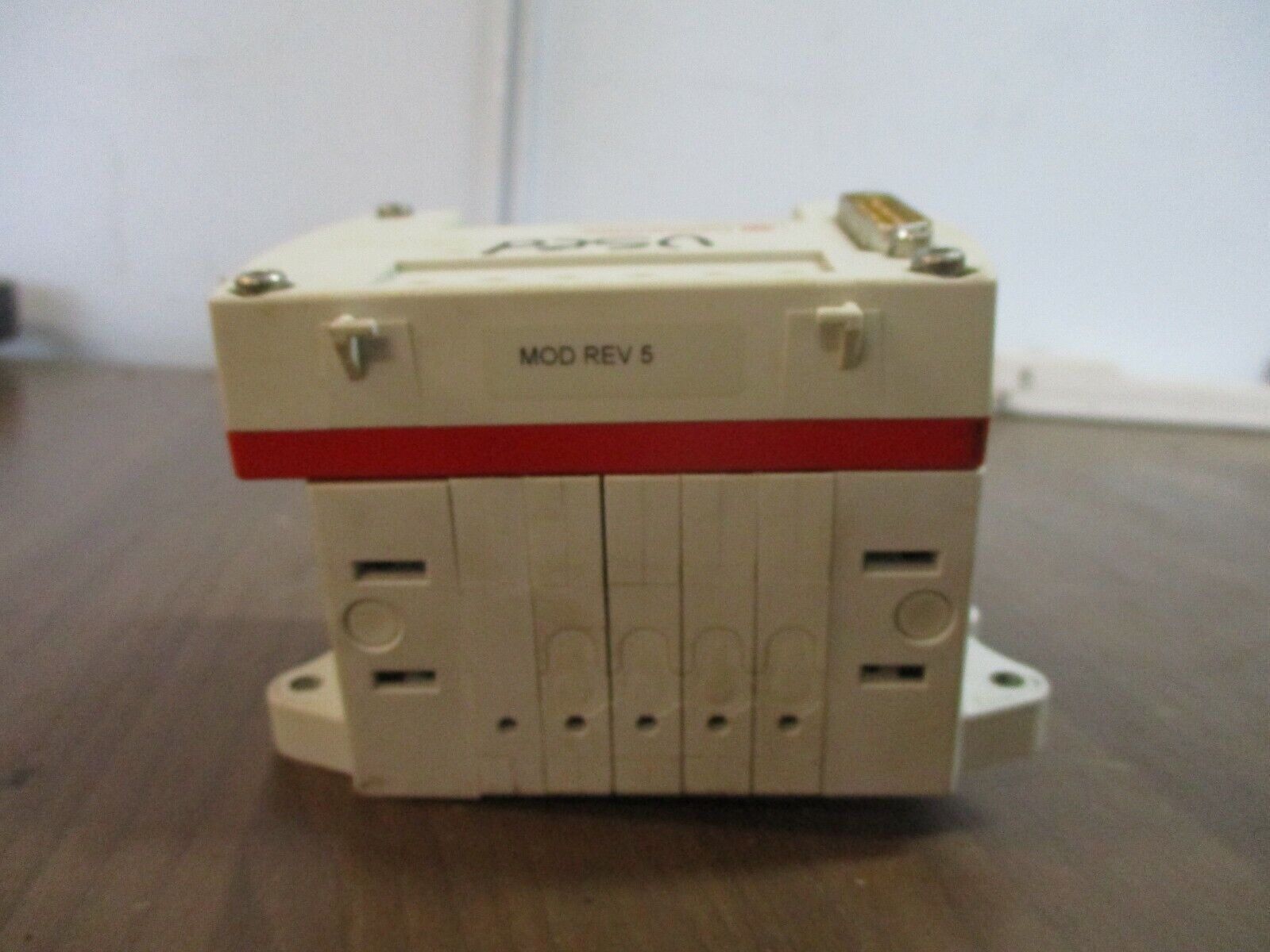 Norgren VM10 Series Valve Island VM100603205 (4) ND4U (1) B000 Used