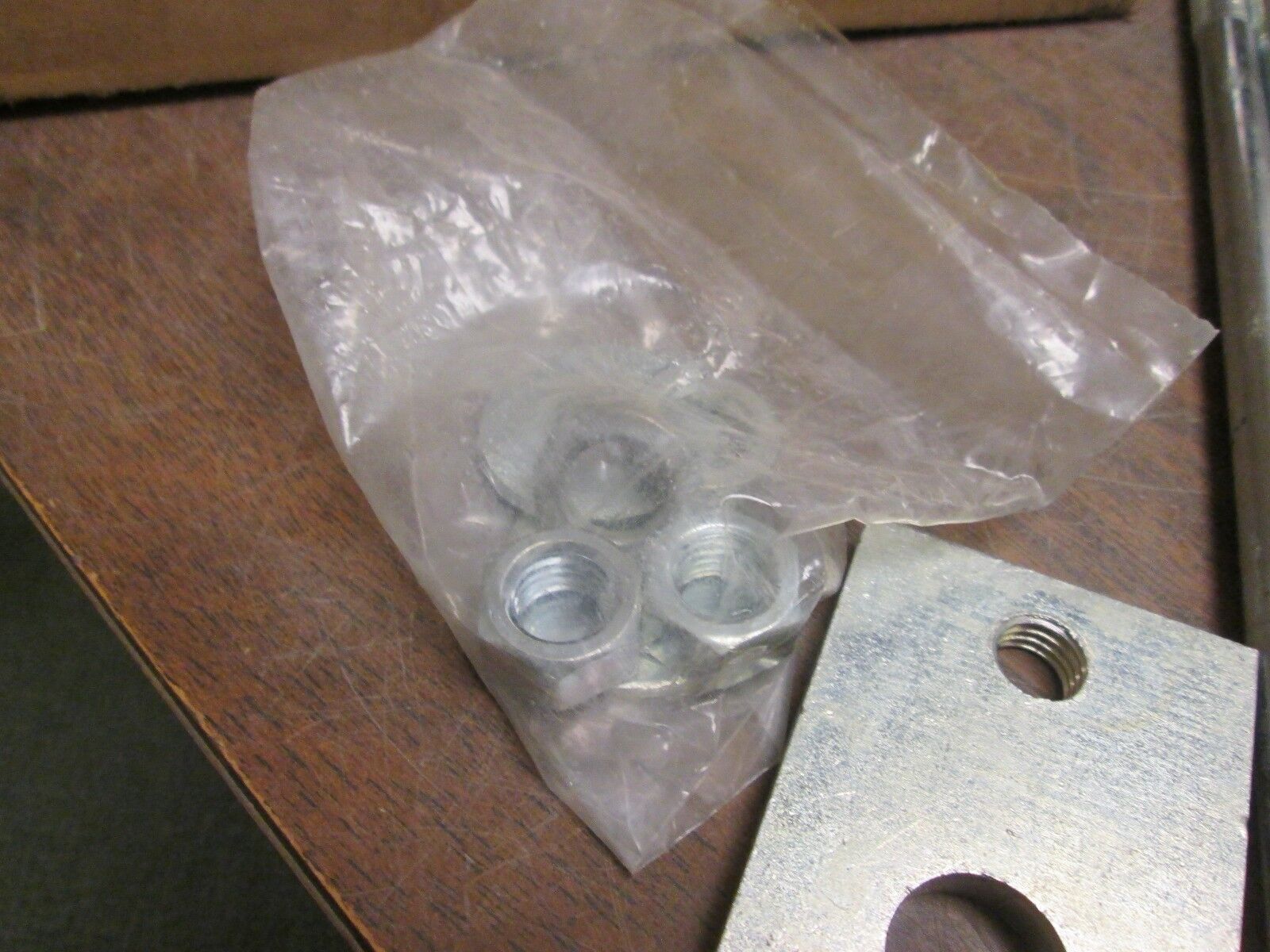 Cooper Lighting Arm VA1056-EN 9" AEM F/SQ Pole ENC New Surplus