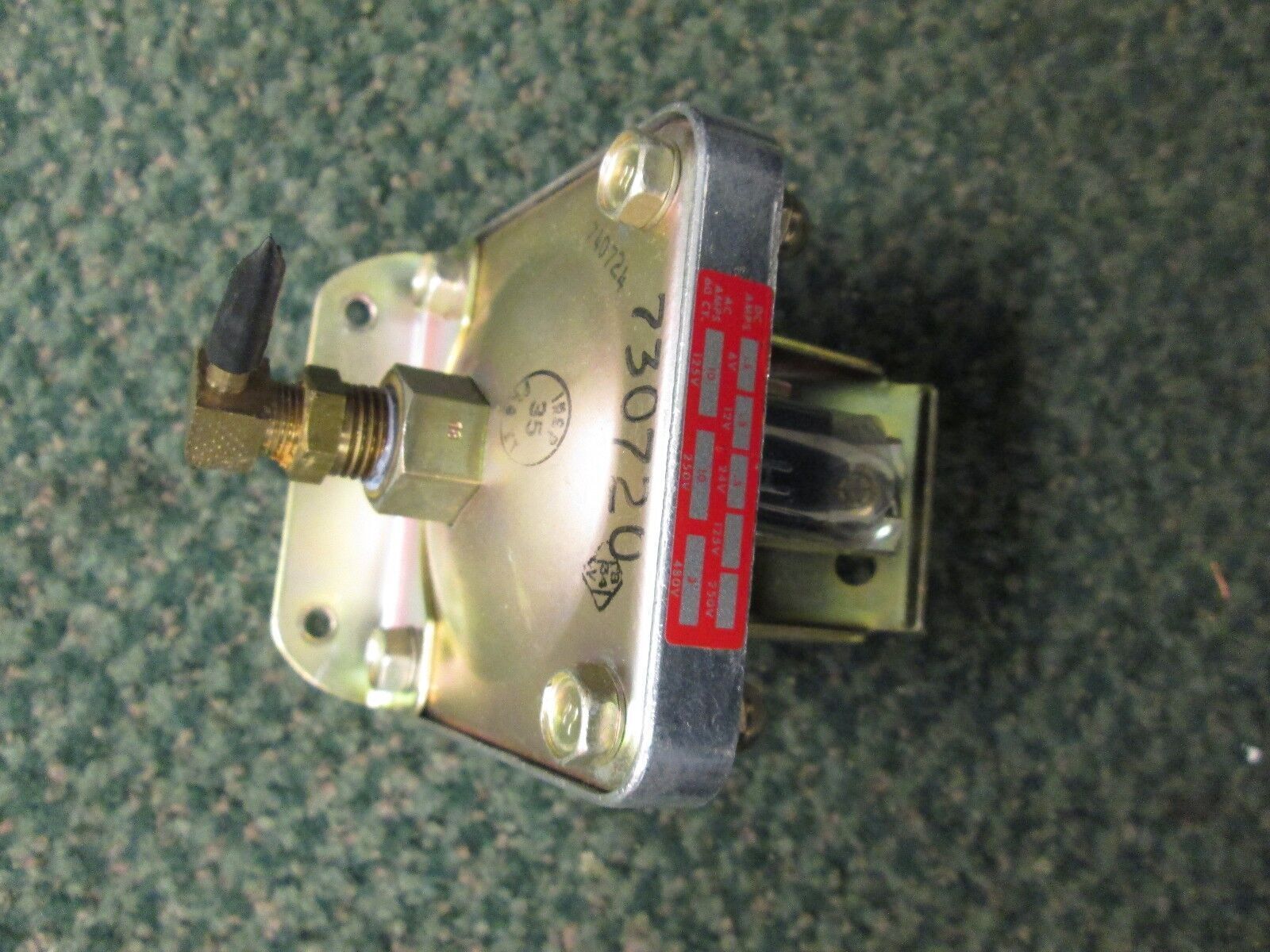 Delaval-Barksdale Pressure Switch D1S-H18 .4-18 PSI Used